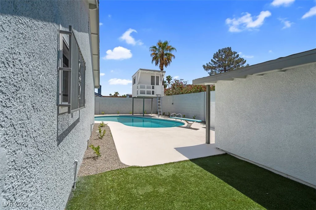 6181 Cedarwood, Las Vegas, NV 89103