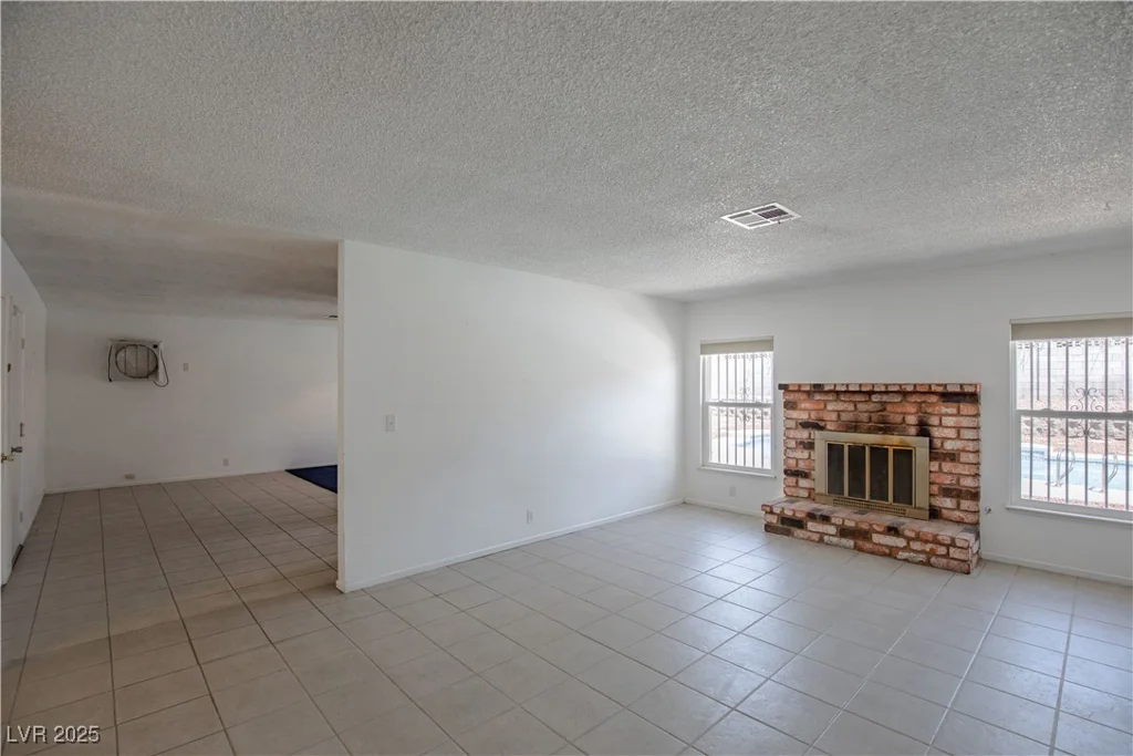 1802 Twin Oaks, Las Vegas, NV 89156