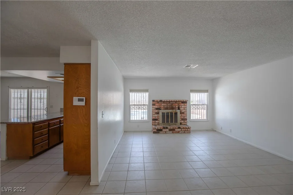 1802 Twin Oaks, Las Vegas, NV 89156