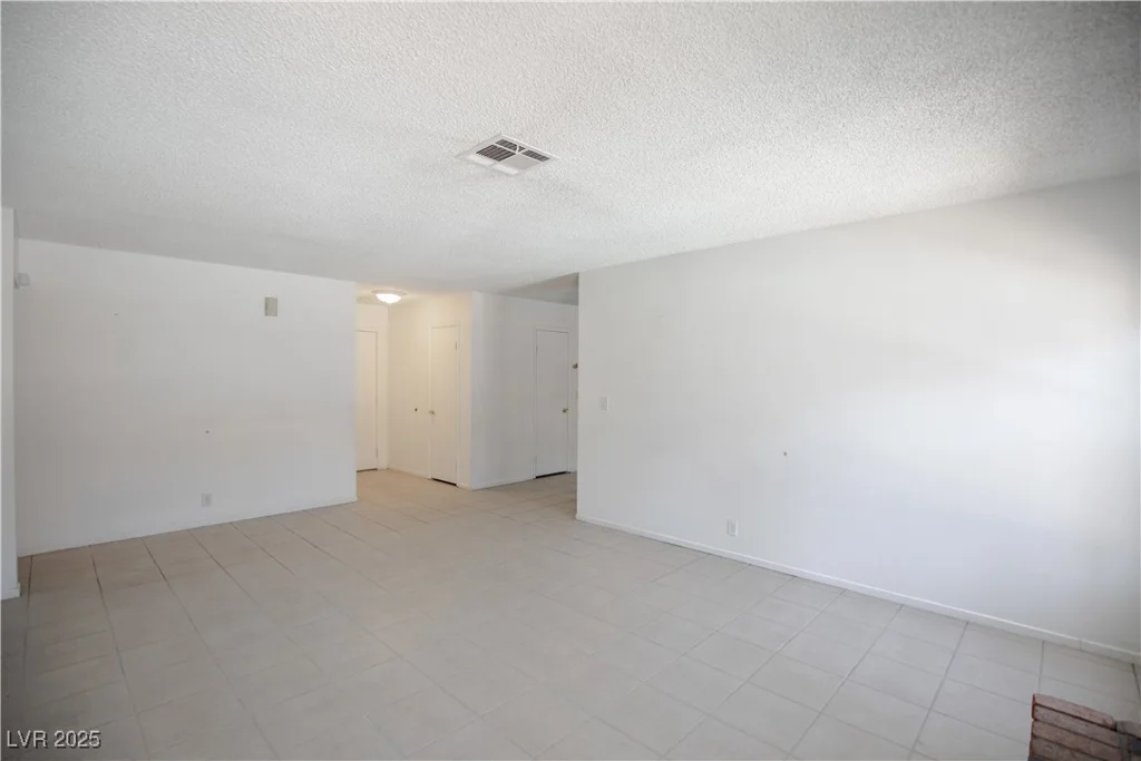 1802 Twin Oaks, Las Vegas, NV 89156