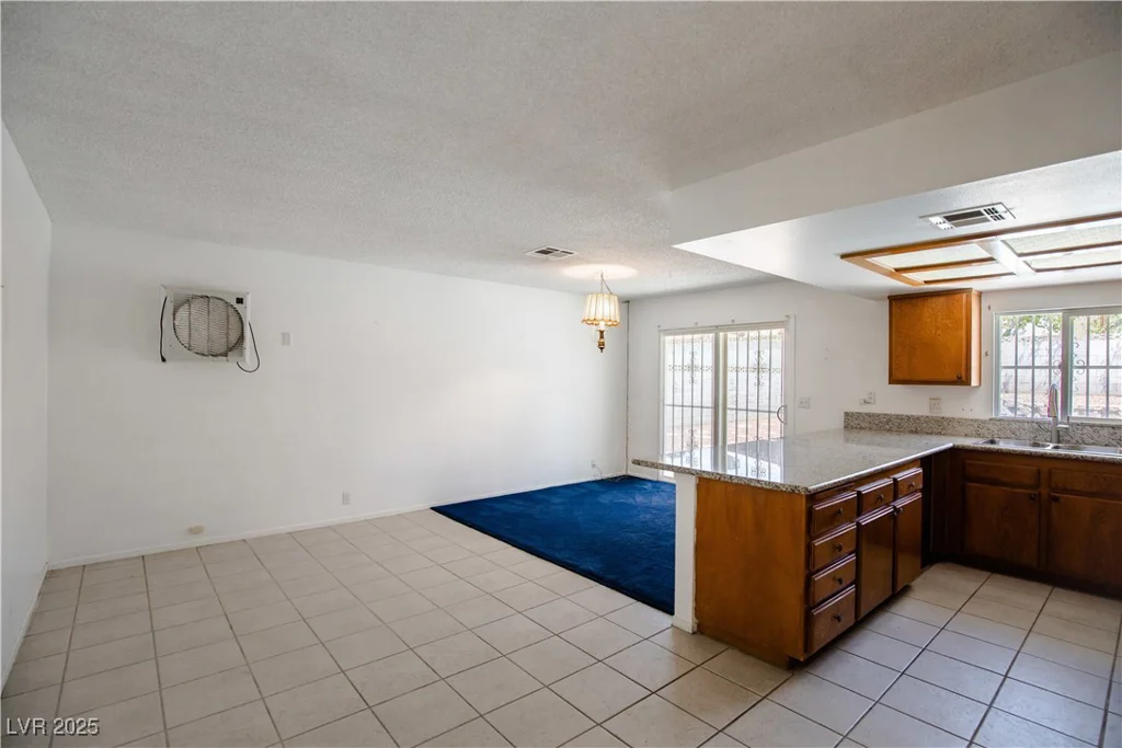 1802 Twin Oaks, Las Vegas, NV 89156