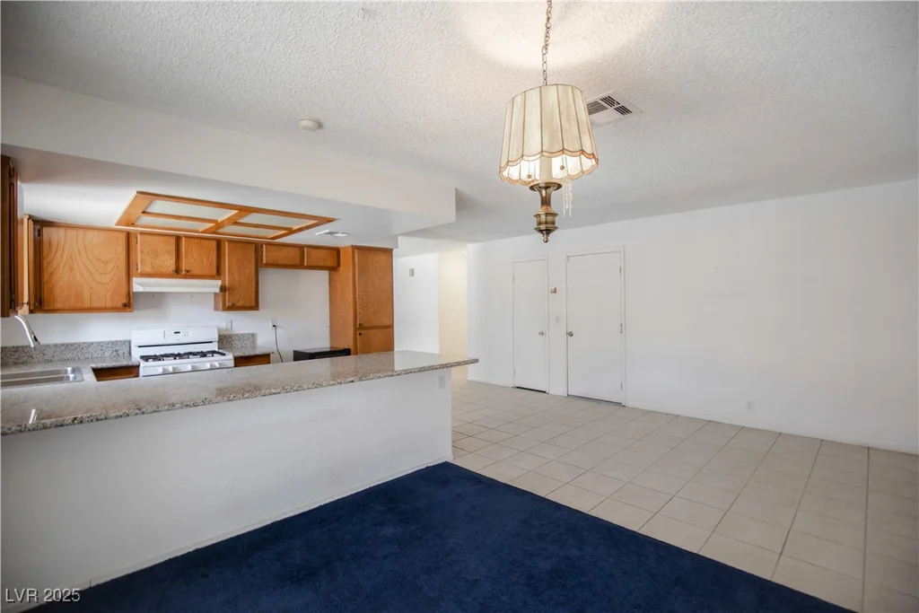 1802 Twin Oaks, Las Vegas, NV 89156