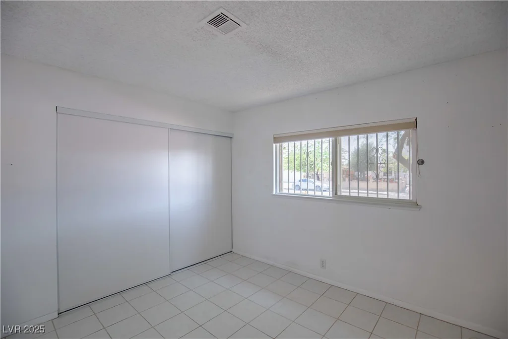 1802 Twin Oaks, Las Vegas, NV 89156