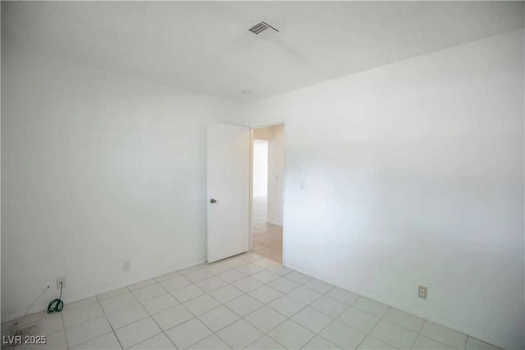 1802 Twin Oaks, Las Vegas, NV 89156
