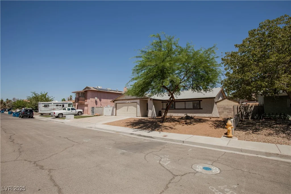 1802 Twin Oaks, Las Vegas, NV 89156