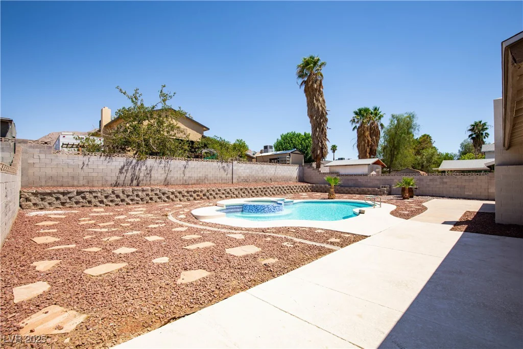 1802 Twin Oaks, Las Vegas, NV 89156