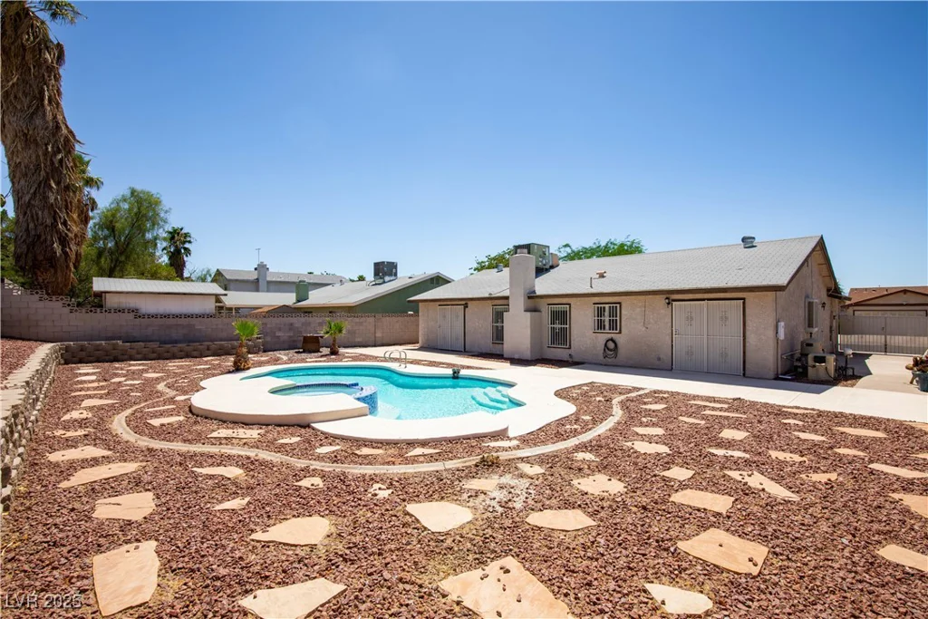 1802 Twin Oaks, Las Vegas, NV 89156