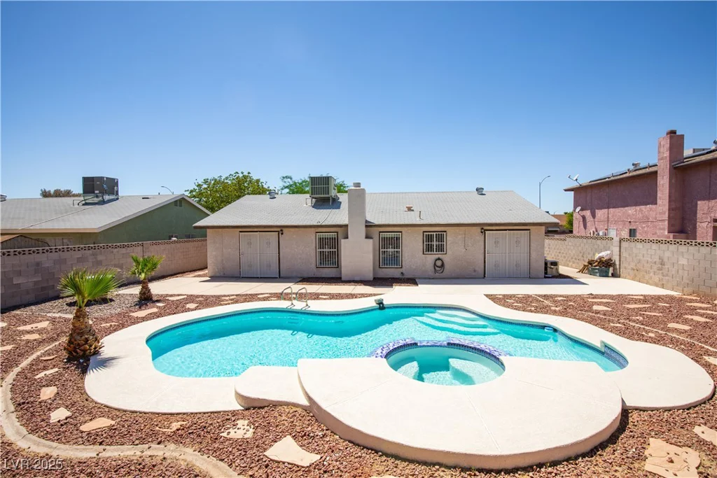 1802 Twin Oaks, Las Vegas, NV 89156