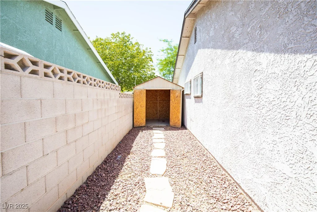 1802 Twin Oaks, Las Vegas, NV 89156