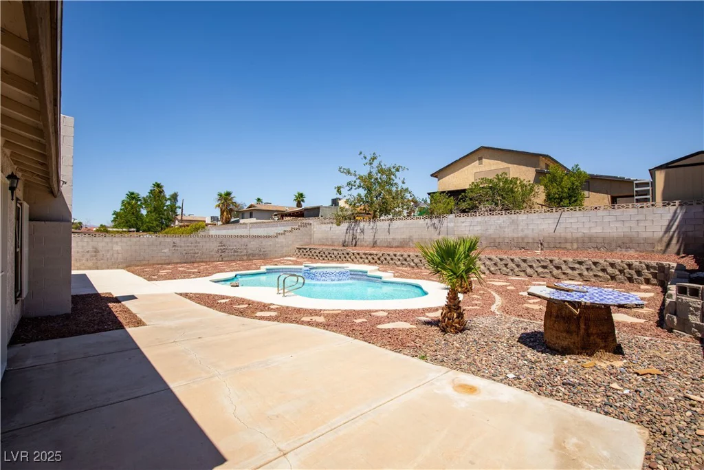 1802 Twin Oaks, Las Vegas, NV 89156