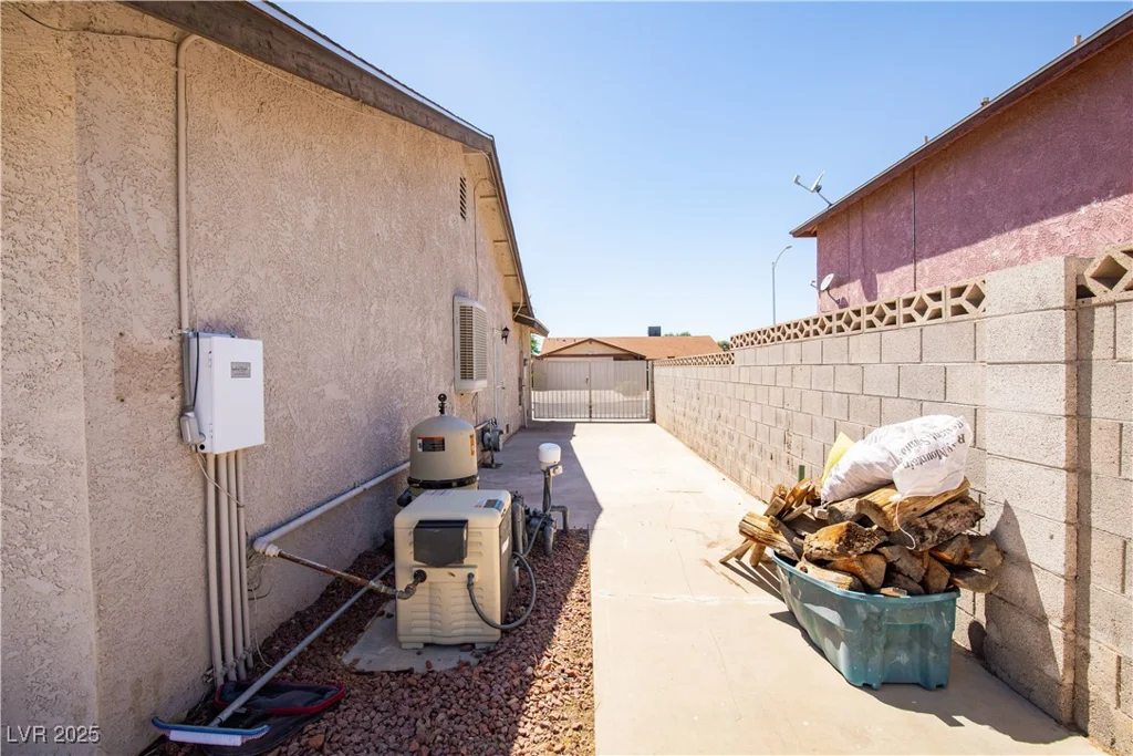 1802 Twin Oaks, Las Vegas, NV 89156