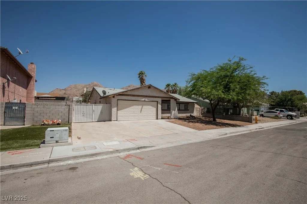 1802 Twin Oaks, Las Vegas, NV 89156
