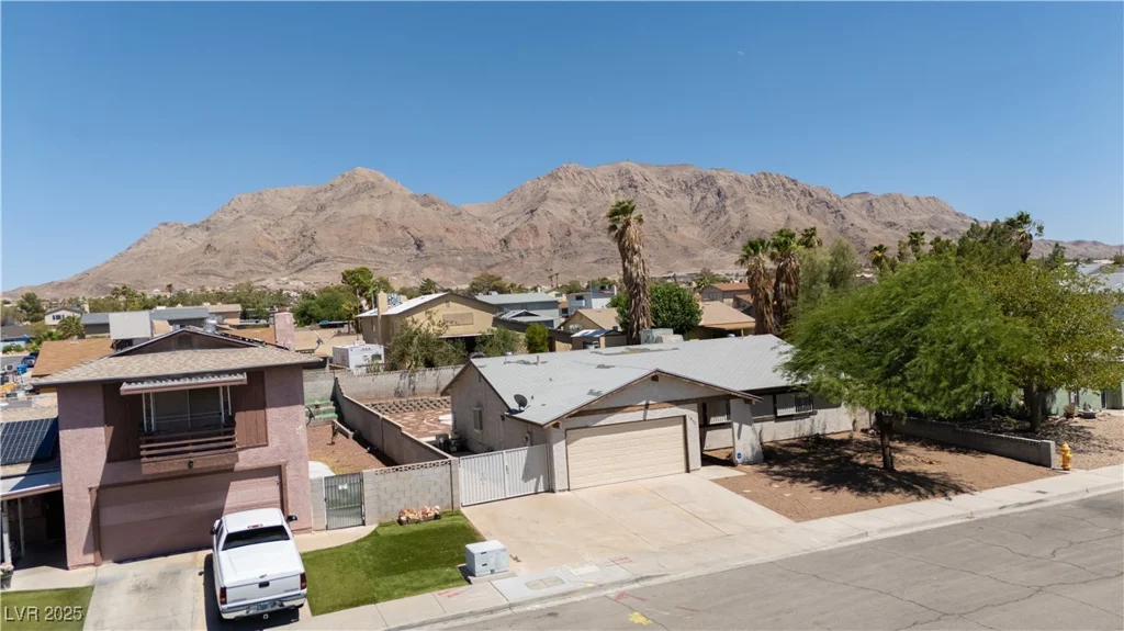 1802 Twin Oaks, Las Vegas, NV 89156