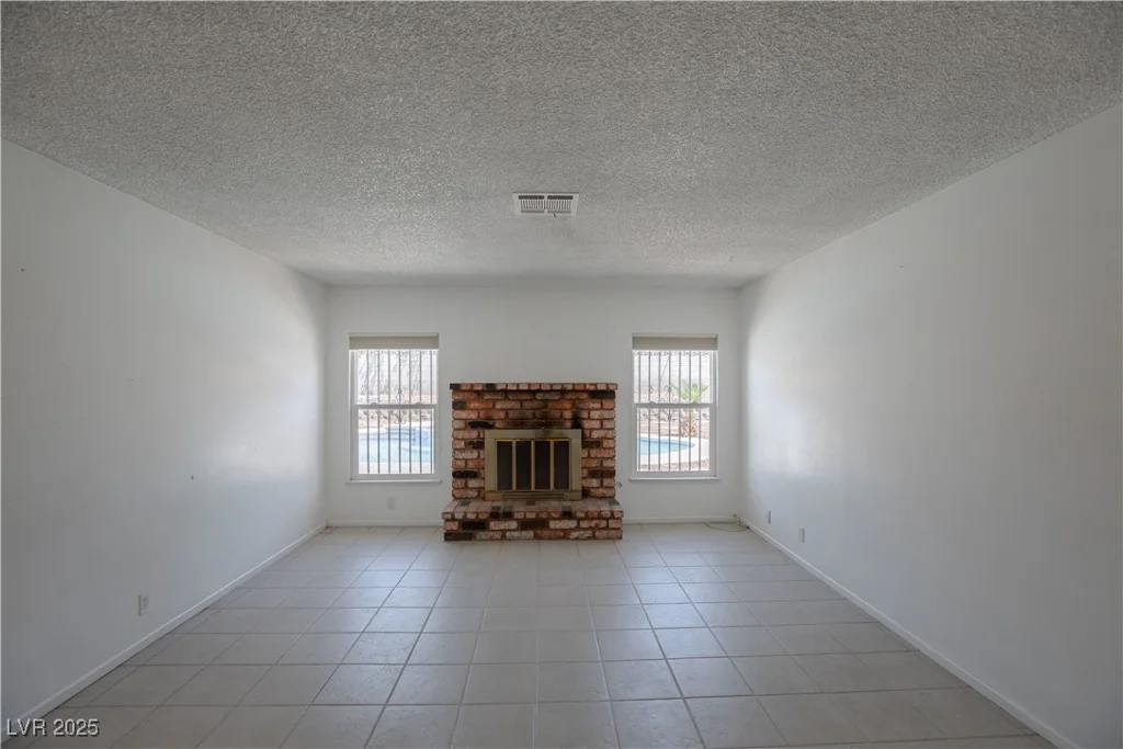 1802 Twin Oaks, Las Vegas, NV 89156