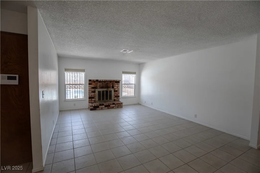 1802 Twin Oaks, Las Vegas, NV 89156