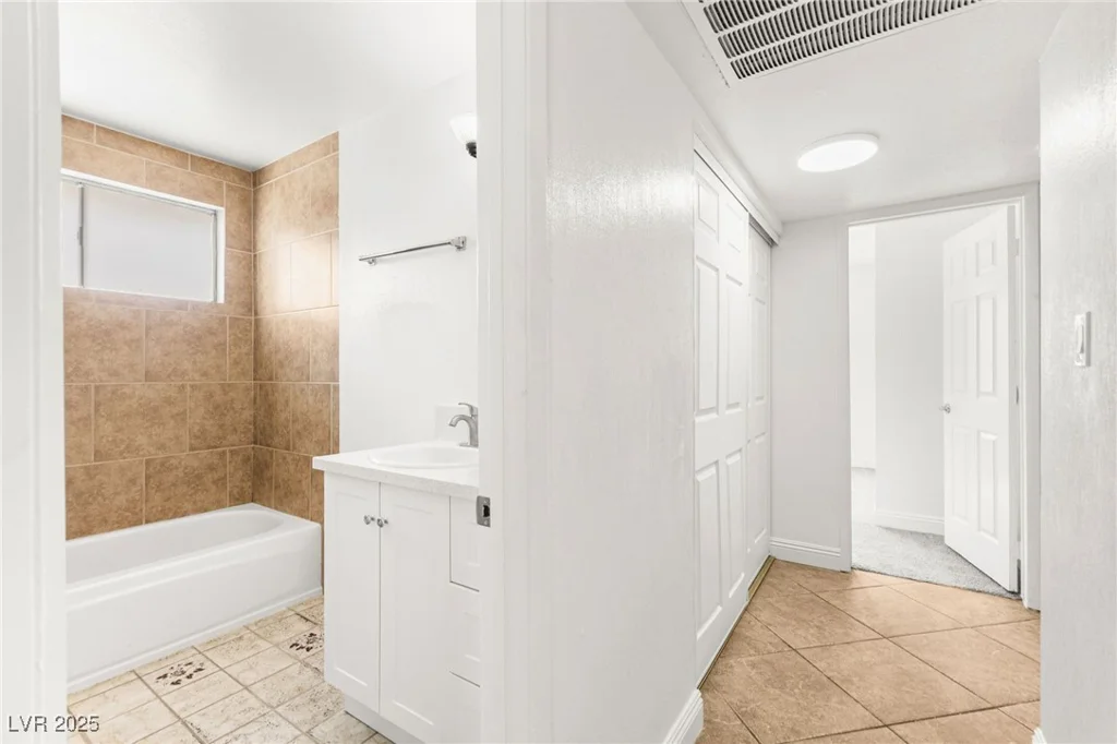 5285 Hillsboro, Las Vegas, NV 89120
