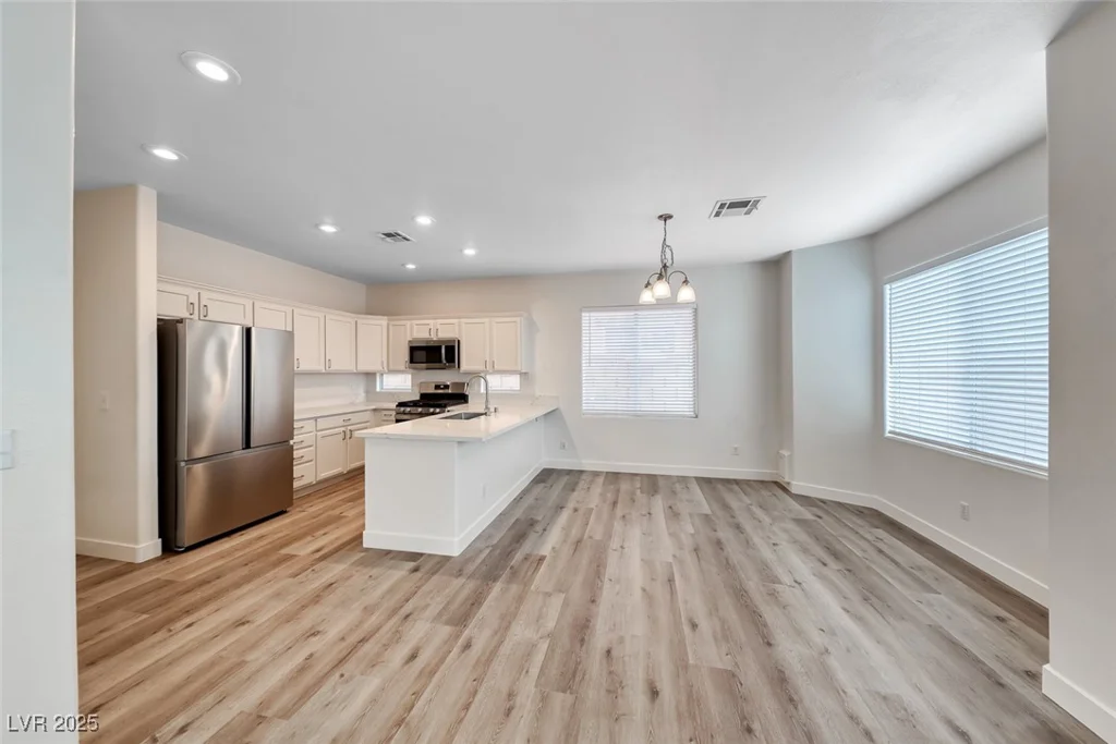 4904 Silent Valley, Las Vegas, NV 89139