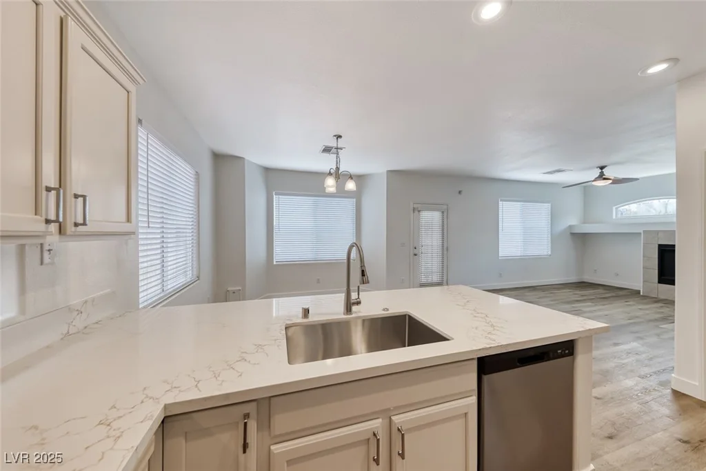 4904 Silent Valley, Las Vegas, NV 89139