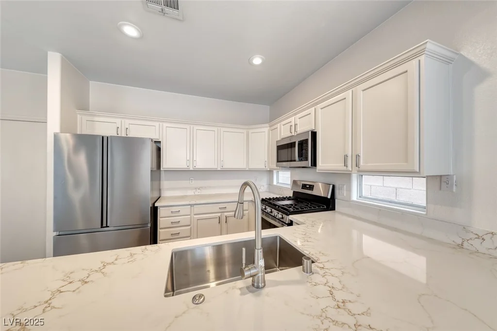 4904 Silent Valley, Las Vegas, NV 89139