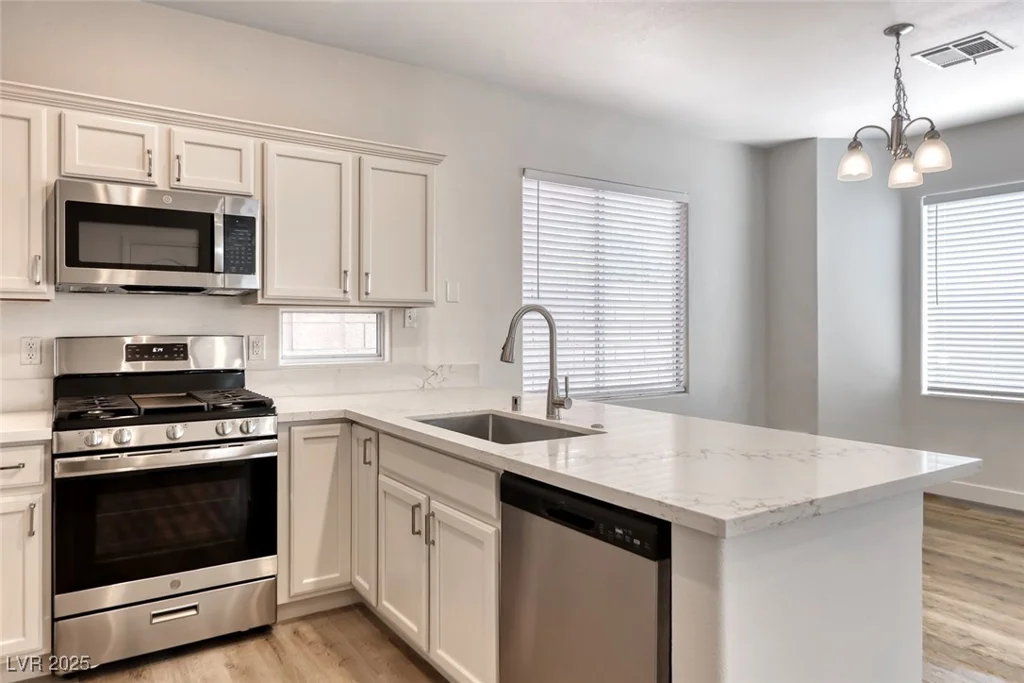 4904 Silent Valley, Las Vegas, NV 89139
