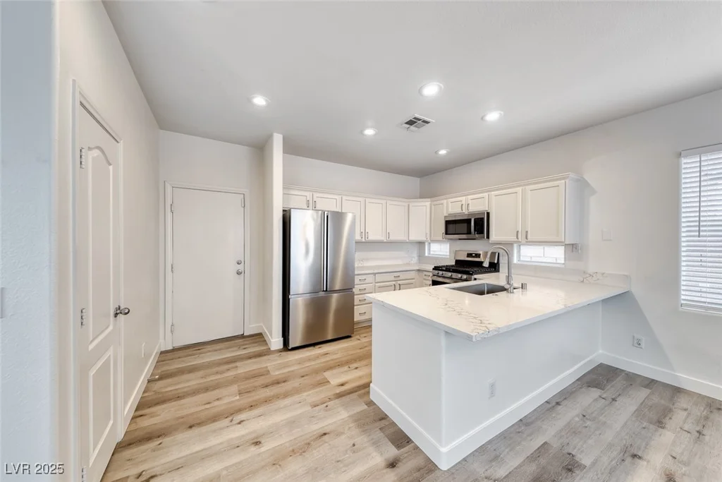 4904 Silent Valley, Las Vegas, NV 89139