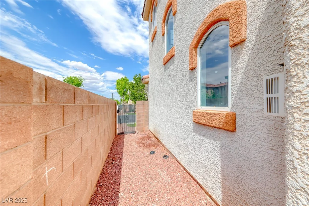 4904 Silent Valley, Las Vegas, NV 89139