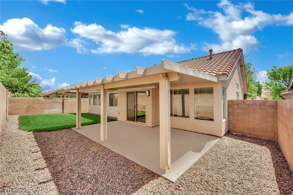 7021 Feather Pine, Las Vegas, NV 89131