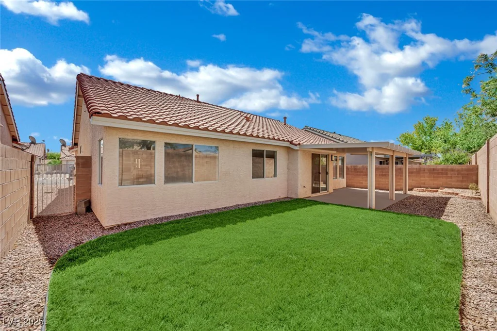 7021 Feather Pine, Las Vegas, NV 89131