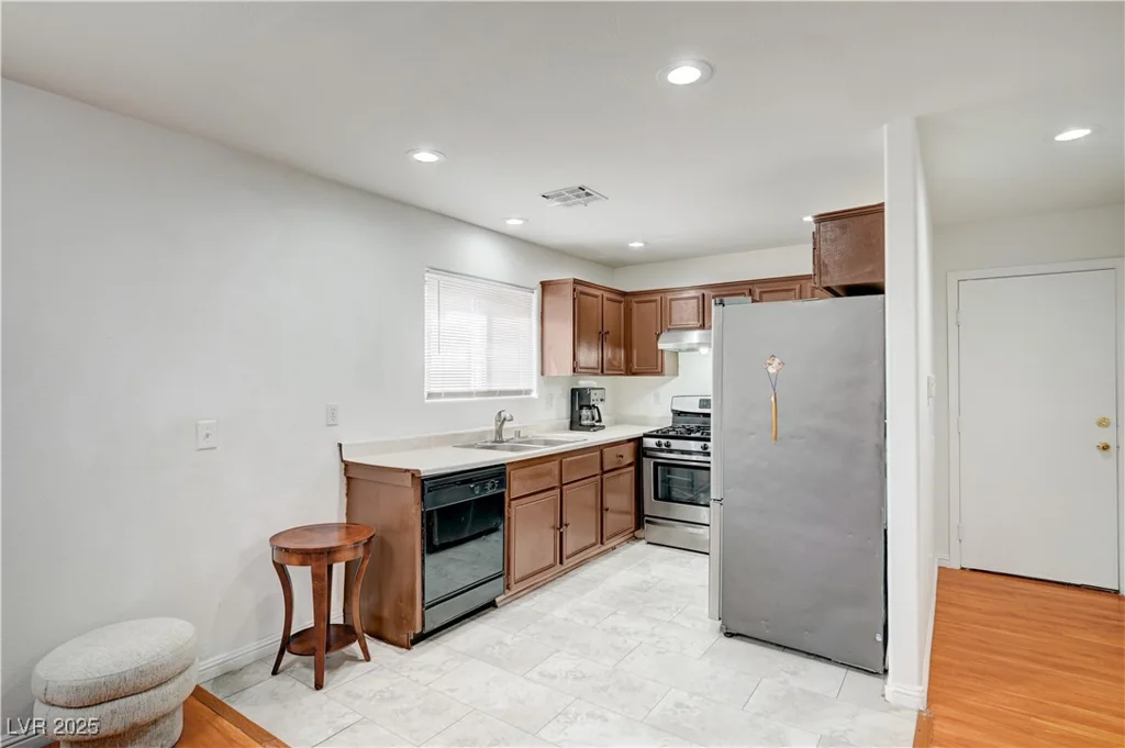 5611 Leaning Oak, Las Vegas, NV 89118