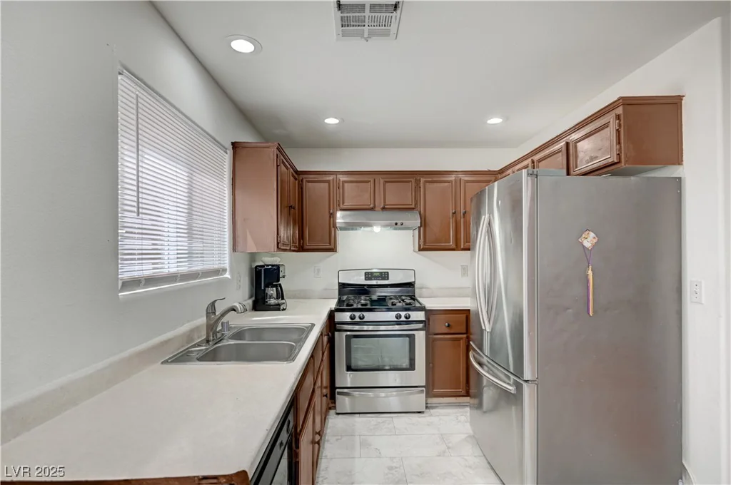 5611 Leaning Oak, Las Vegas, NV 89118