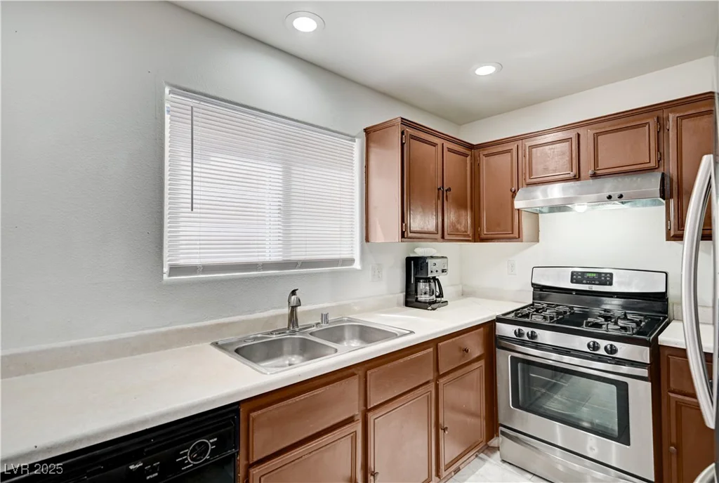 5611 Leaning Oak, Las Vegas, NV 89118