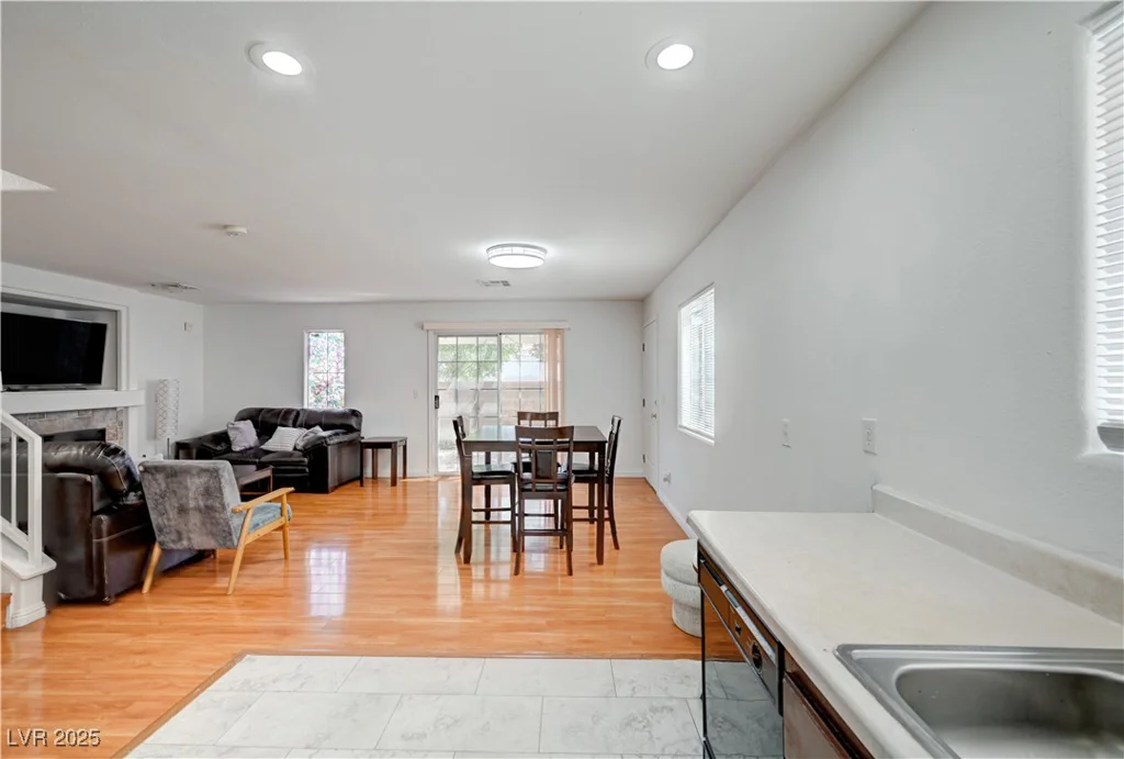 5611 Leaning Oak, Las Vegas, NV 89118