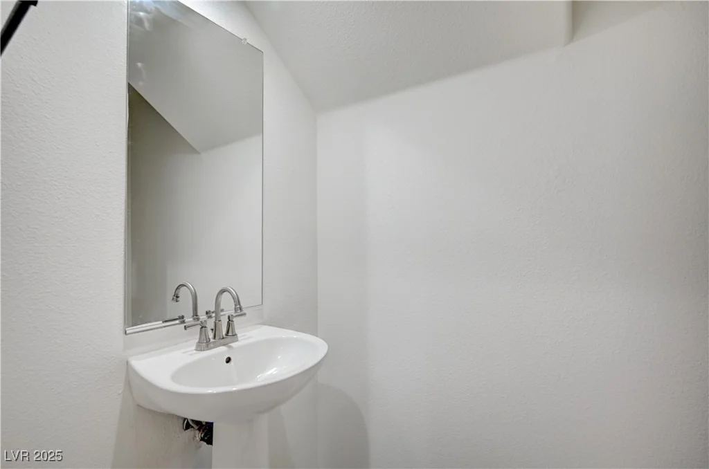 5611 Leaning Oak, Las Vegas, NV 89118