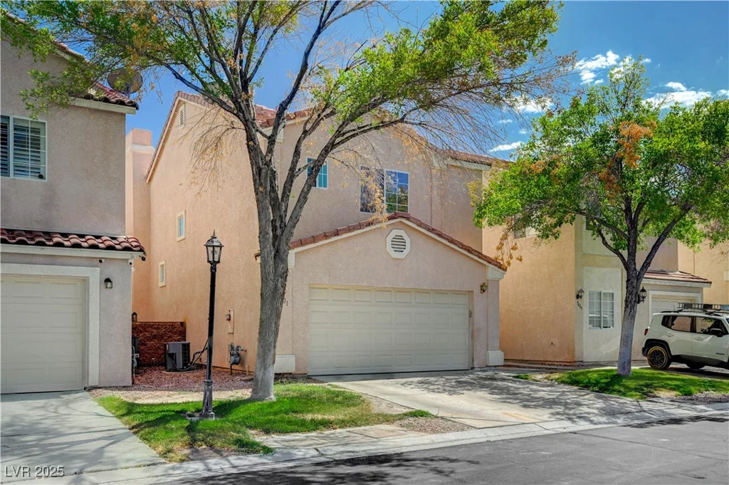 5611 Leaning Oak, Las Vegas, NV 89118