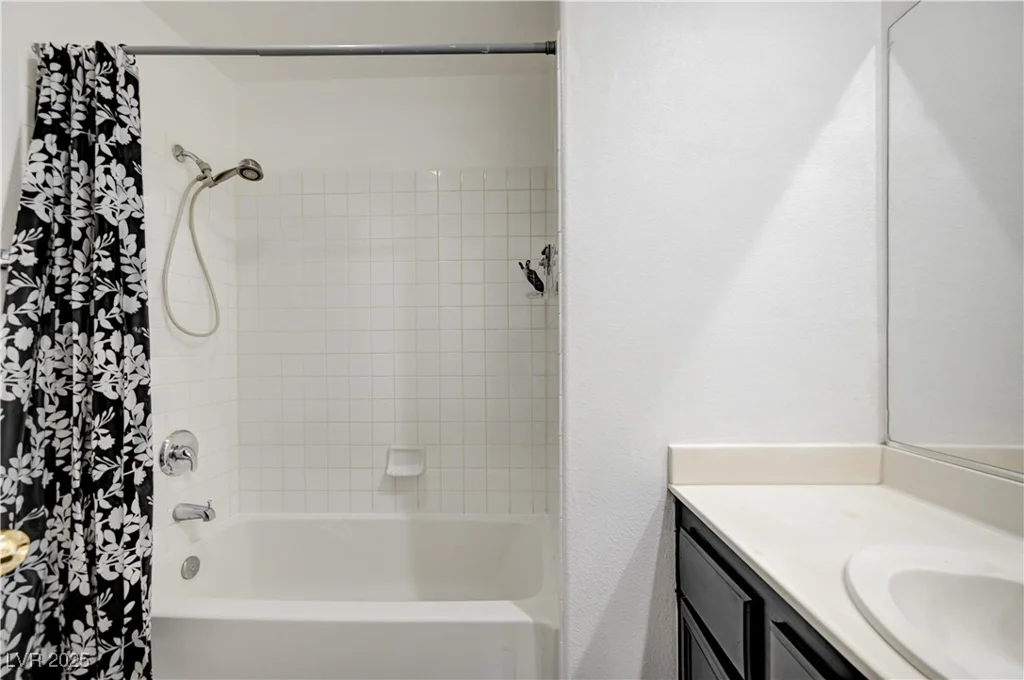 5611 Leaning Oak, Las Vegas, NV 89118