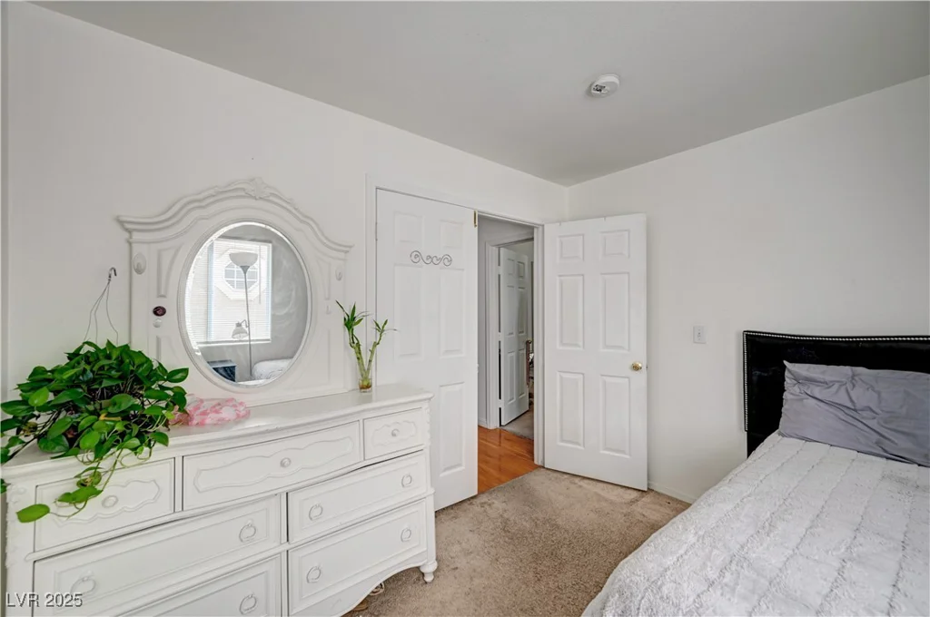 5611 Leaning Oak, Las Vegas, NV 89118