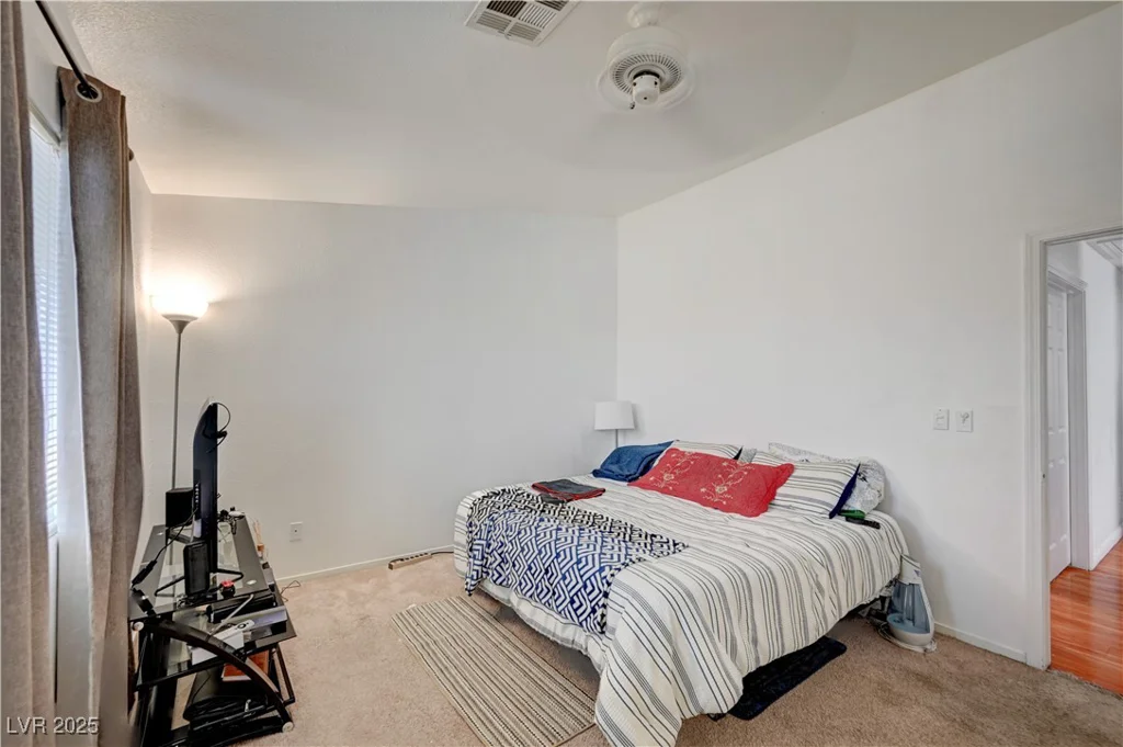 5611 Leaning Oak, Las Vegas, NV 89118