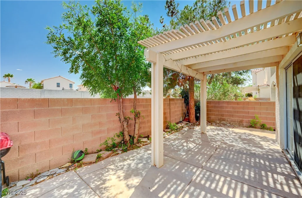 5611 Leaning Oak, Las Vegas, NV 89118