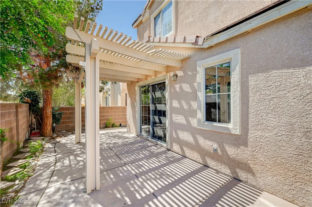 5611 Leaning Oak, Las Vegas, NV 89118
