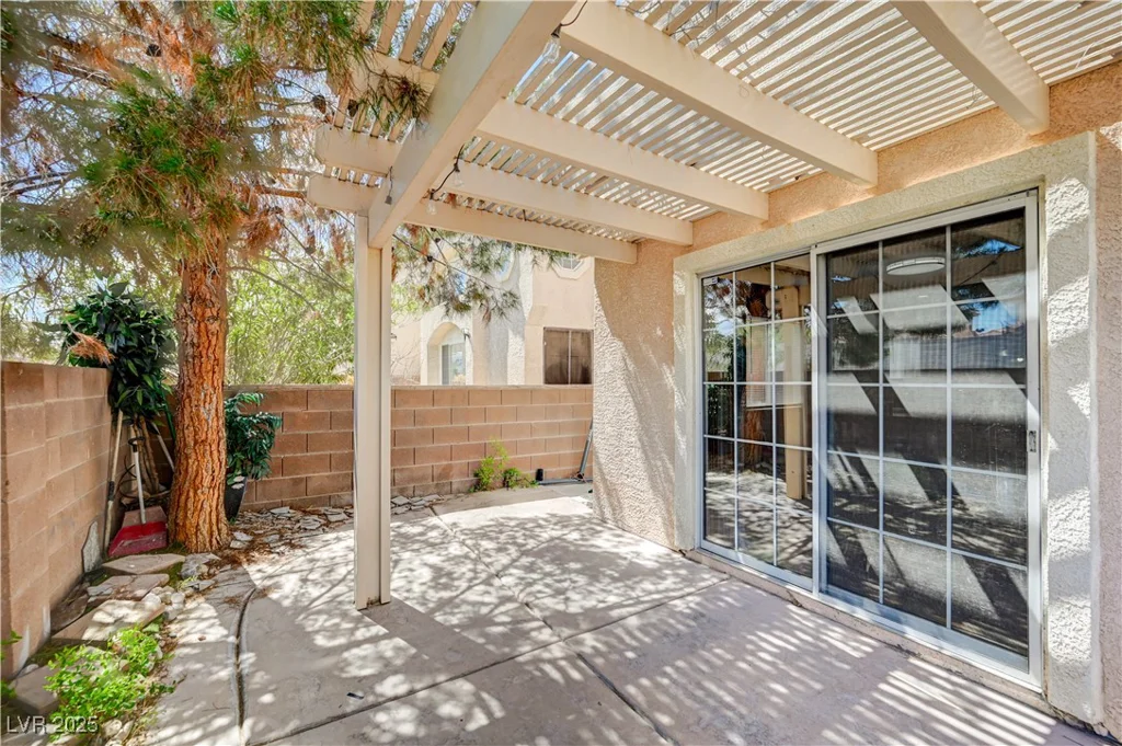 5611 Leaning Oak, Las Vegas, NV 89118