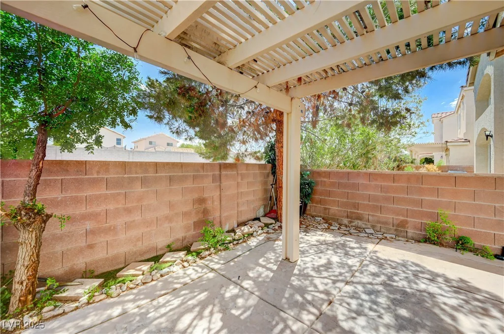 5611 Leaning Oak, Las Vegas, NV 89118