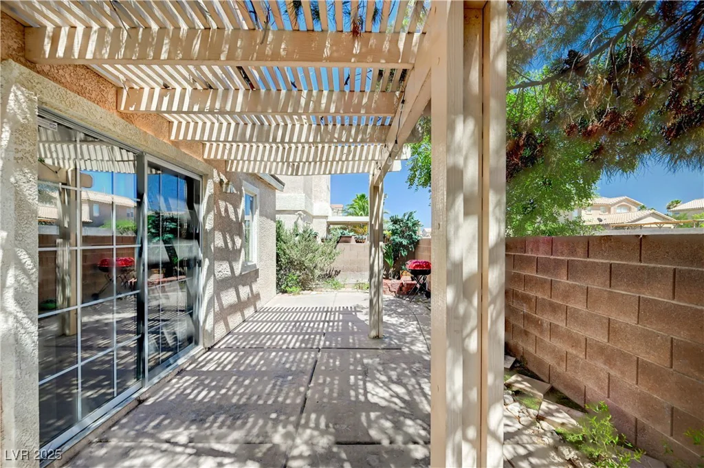 5611 Leaning Oak, Las Vegas, NV 89118