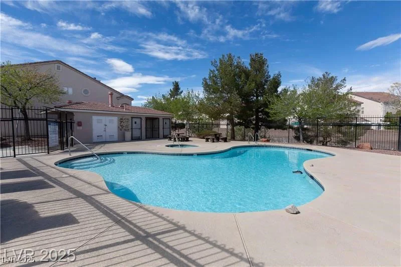 5611 Leaning Oak, Las Vegas, NV 89118