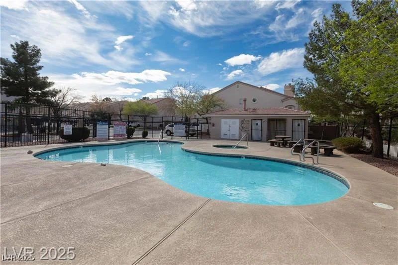 5611 Leaning Oak, Las Vegas, NV 89118