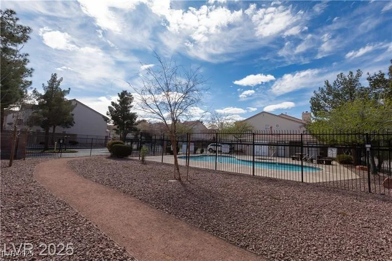 5611 Leaning Oak, Las Vegas, NV 89118
