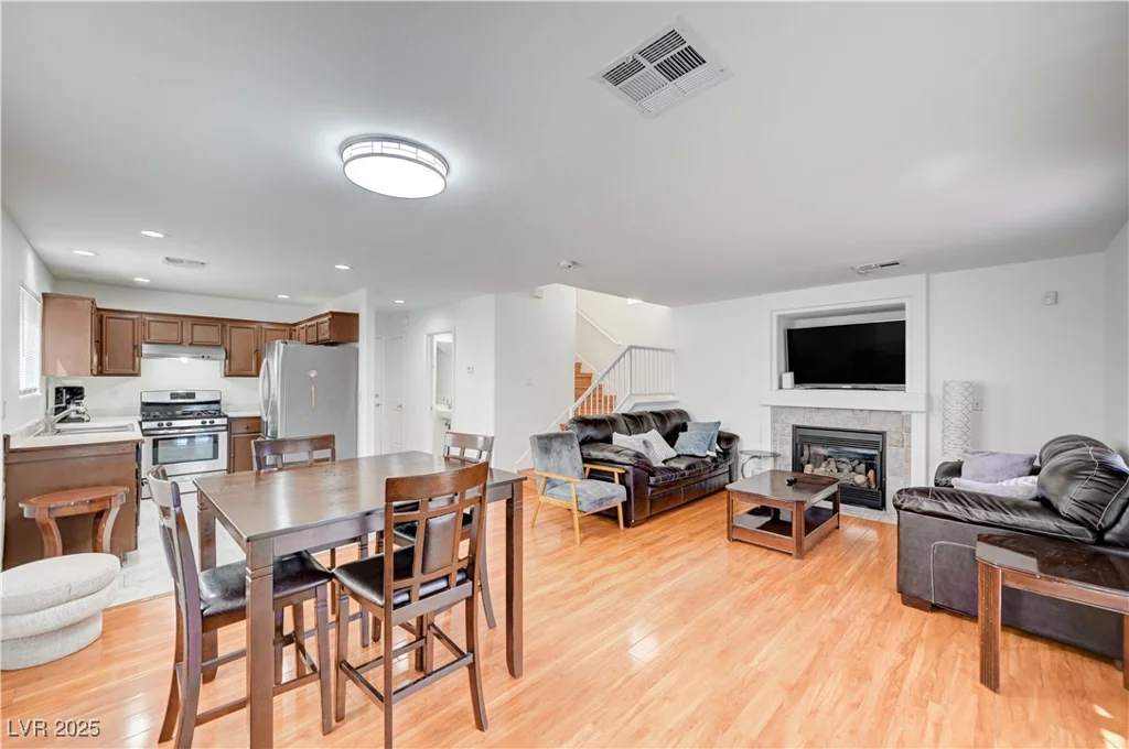 5611 Leaning Oak, Las Vegas, NV 89118