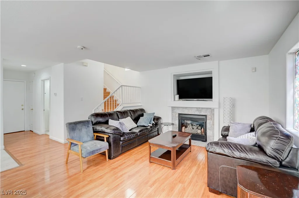 5611 Leaning Oak, Las Vegas, NV 89118