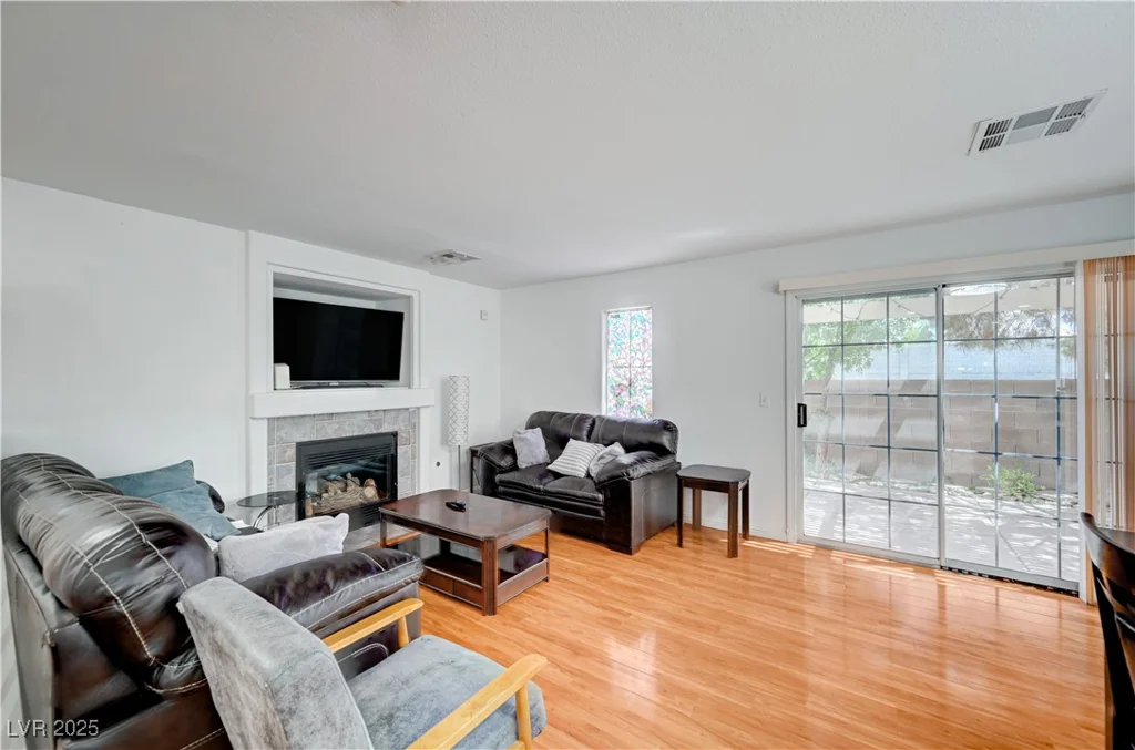 5611 Leaning Oak, Las Vegas, NV 89118