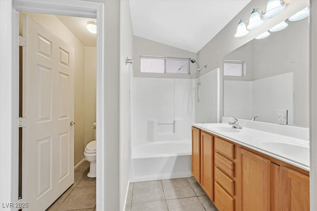 9921 Rose Charmont, Las Vegas, NV 89183