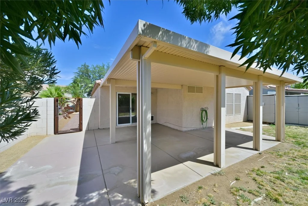 9921 Rose Charmont, Las Vegas, NV 89183